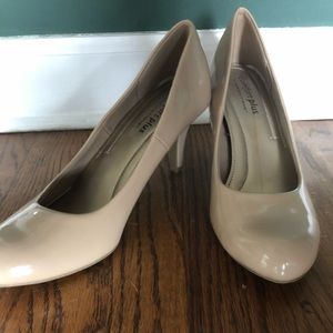 NWOT Nude Heels